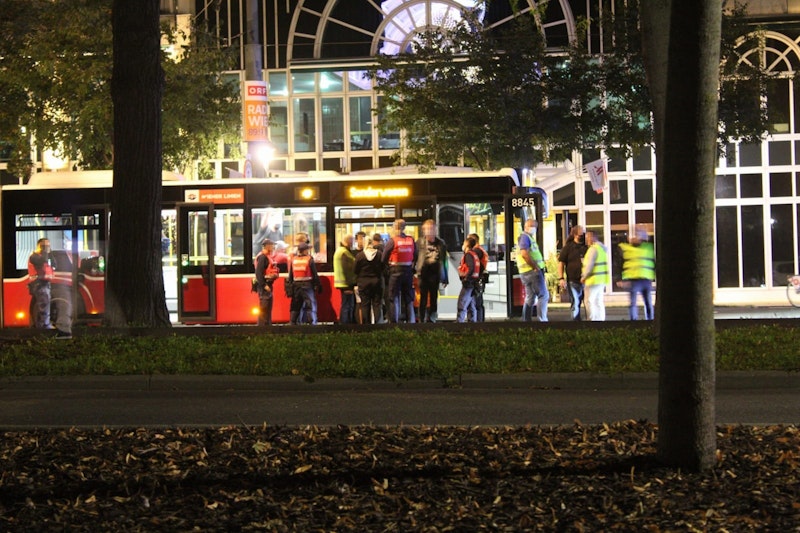 Nachtbus-Kontrolle auf der Wiener Ringstraße