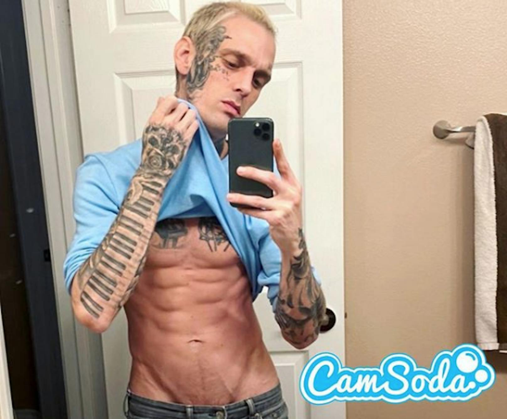 Sänger <strong>Aaron Carter</strong> rührt auf Social Media die Werbetrommel für sein Schmuddel-Debüt auf der Sex-Website "CamSoda".