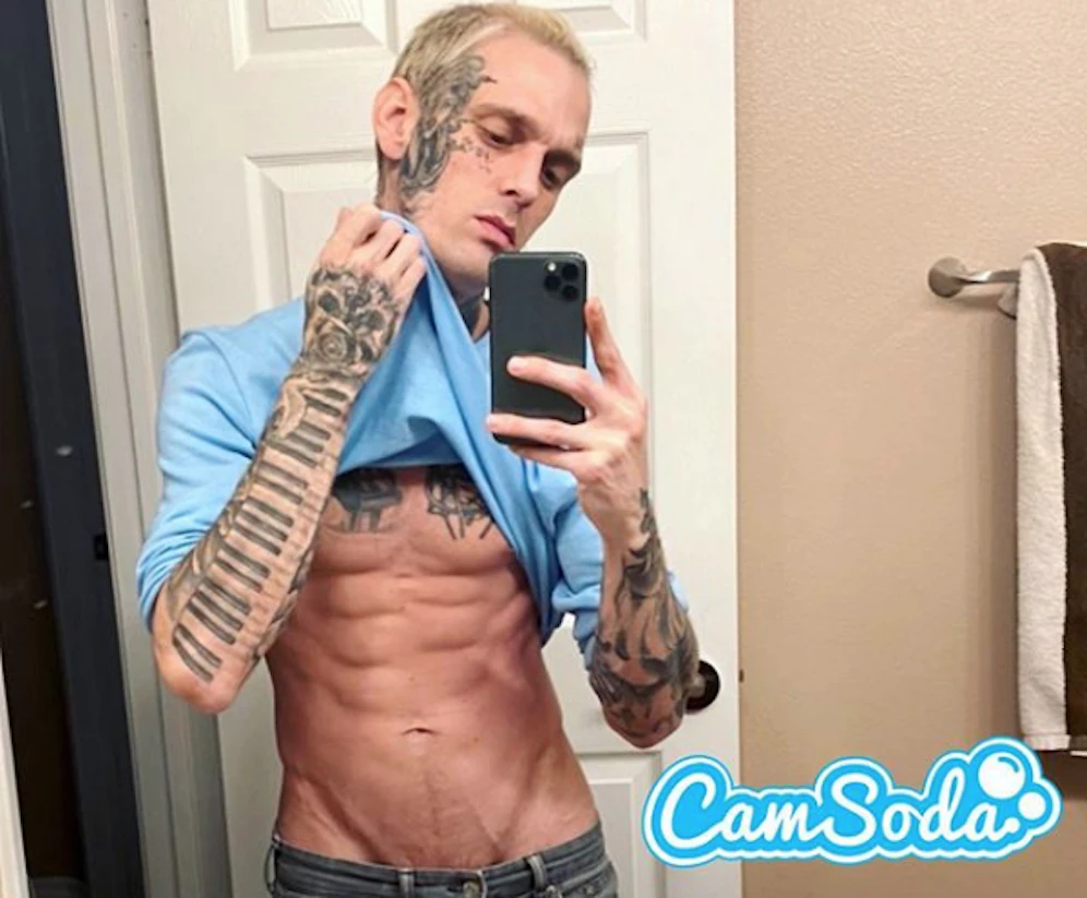 Sänger <strong>Aaron Carter</strong> rührt auf Social Media die Werbetrommel für sein Schmuddel-Debüt auf der Sex-Website 