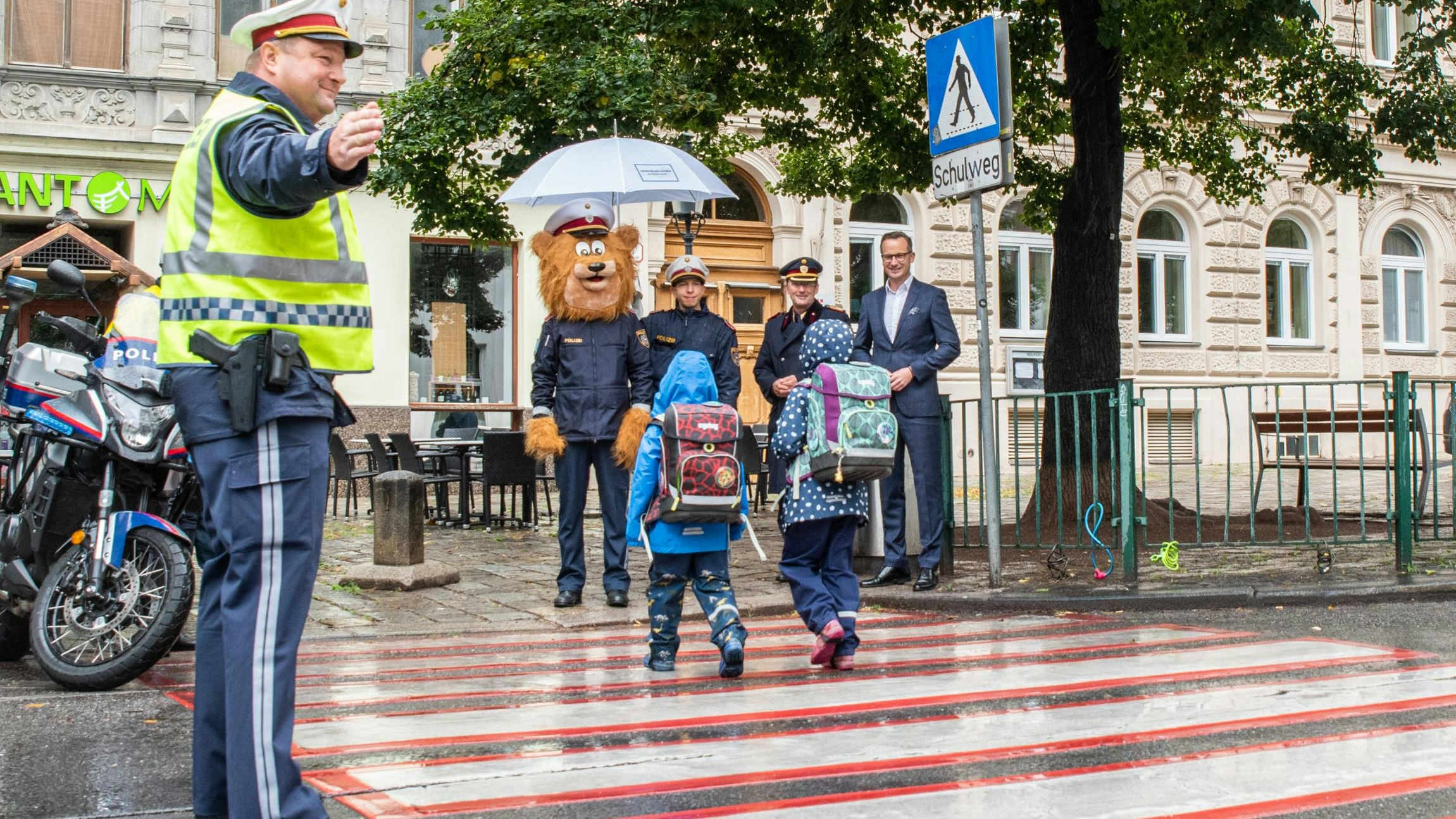 Schulwegüberwachung an heiklen Knotenpunkten durch die Polizei
