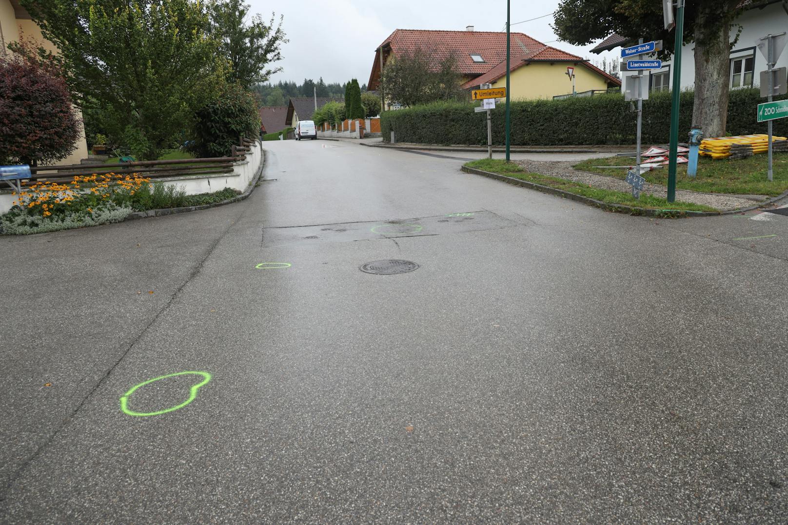 Auf dieser Kreuzung im Ortsgebiet Katzbach in der Gemeinde Krenglbach stieß Samstagabend ein Moped mit einem PKW zusammen.
