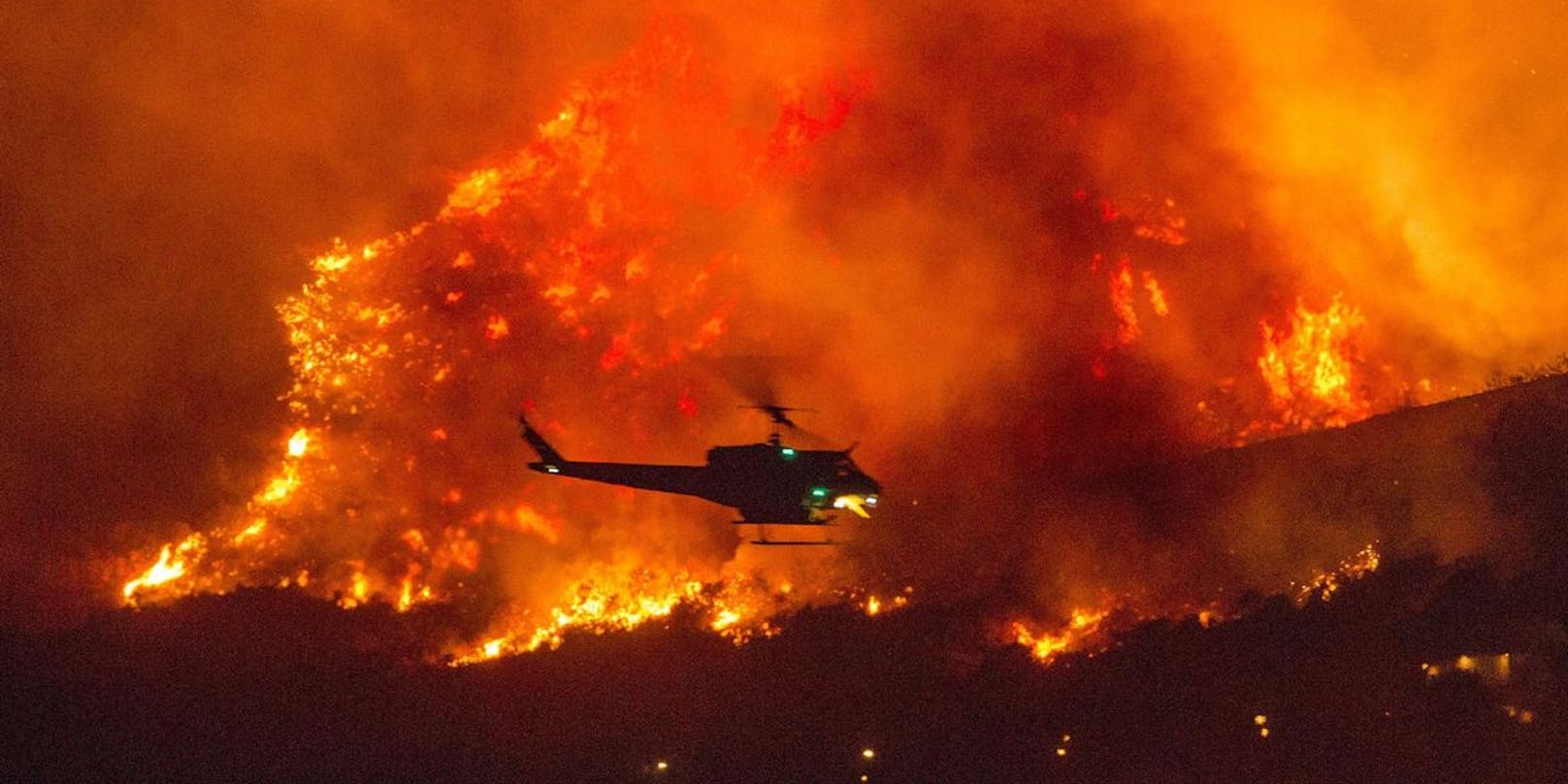 In ganz Kalifornien waren laut einem Lagebericht der Feuerwehr von Samstag zuletzt knapp 12.500 Einsatzkräfte damit beschäftigt, 22 größere Brände einzudämmen. 