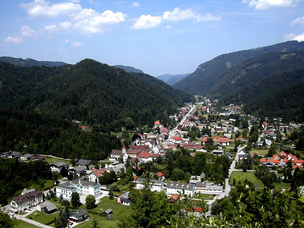 Hohenberg von der Ruine aus gesehen.