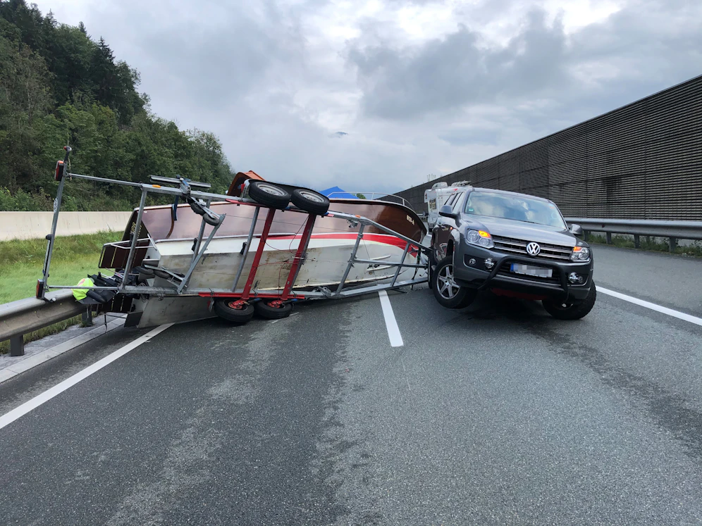 Das Auto musste vom ÖAMTC geborgen werden.