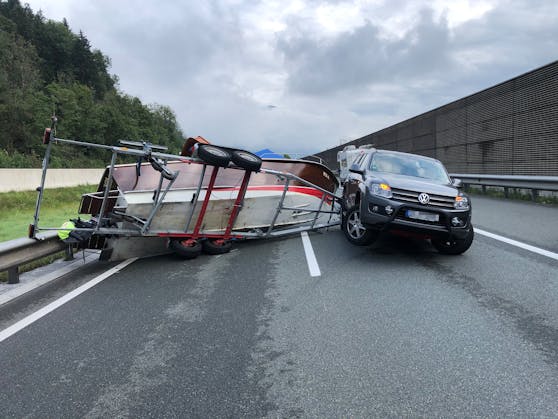 Das Auto musste vom ÖAMTC geborgen werden.