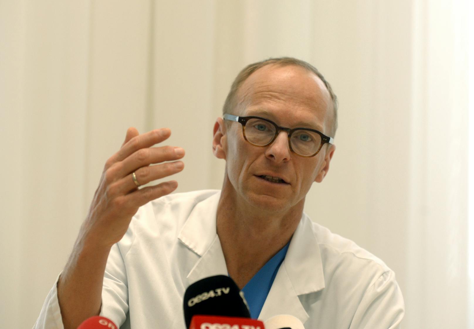 Der Mediziner Christoph Wenisch lässt sich am Montag impfen.