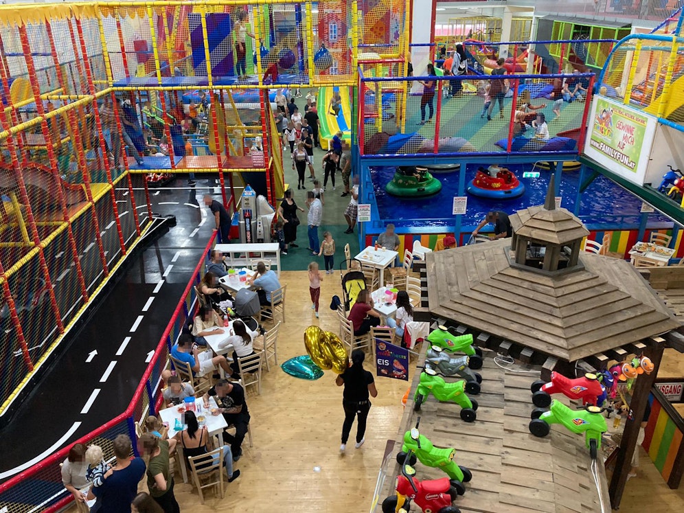 Familien-Sonntag in einem Wiener Indoor-Spielplatz