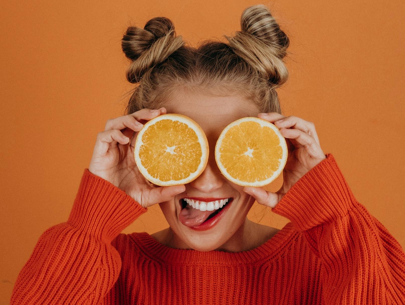 <strong>Orange:&nbsp;</strong>Auch dieses säurehaltige Obst kann deine empfindliche Speiseröhre am Morgen überfordern. Greife auf nüchternen Magen darum lieber zu Früchten wie Äpfel, roten Beeren oder Wassermelone.