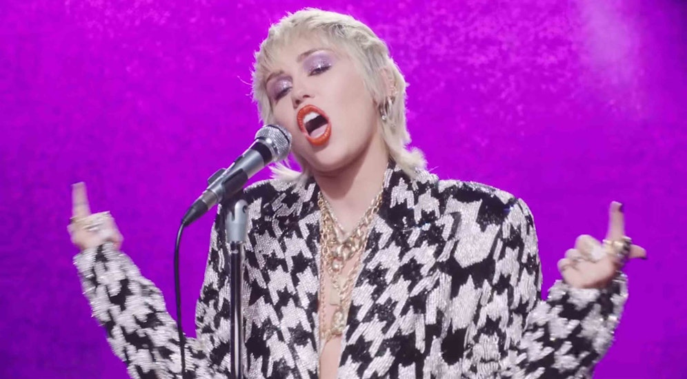 Miley Cyrus hat wieder zur Flasche gegriffen.