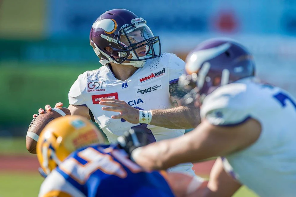 Dacia Vikings Quarterback Jadrian Clark