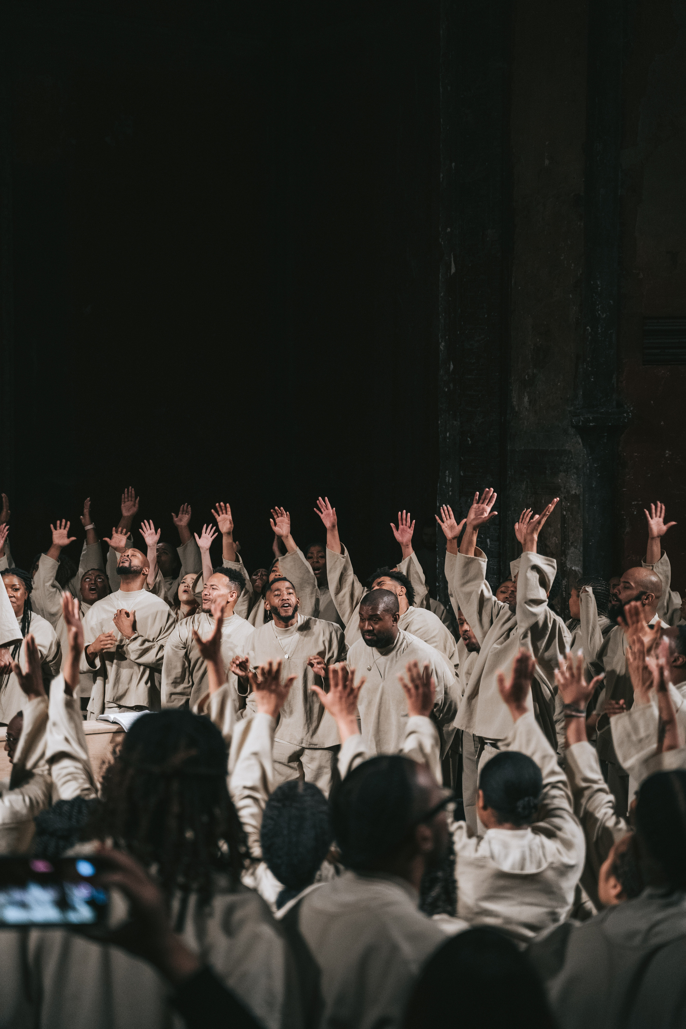 Die Gottesdienste des Rappers <strong>Kanye West</strong> (Mitte) machen jeden Kirchgang zum Spektakel.