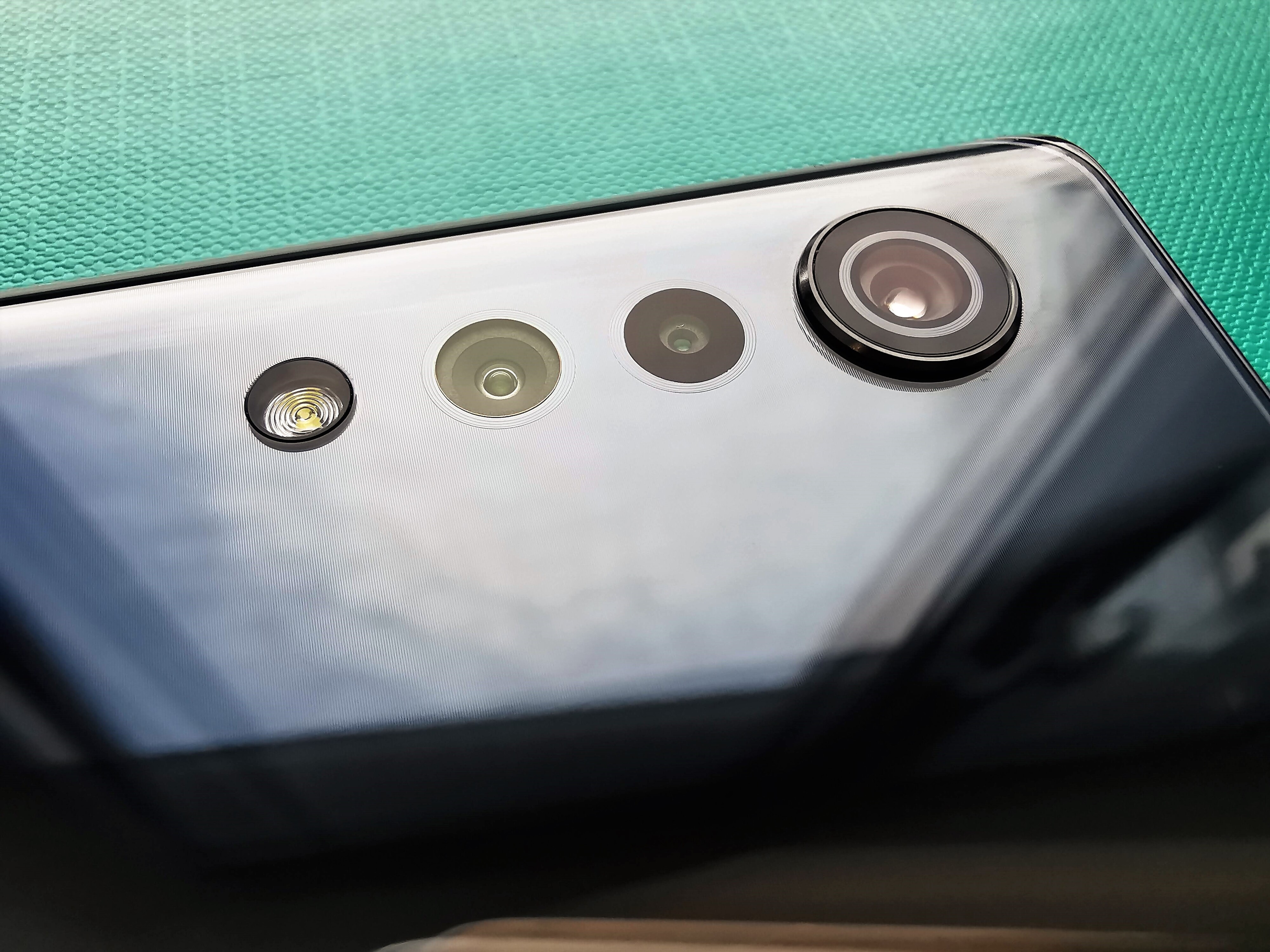 Das Kameramodul des LG Velvet. Nur die Hauptlinse ragt etwas hervor.