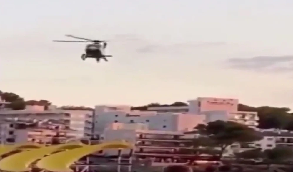 Mit dem Helikopter wurden Strandbesucher auf geltende Maßnahmen aufmerksam gemacht. 