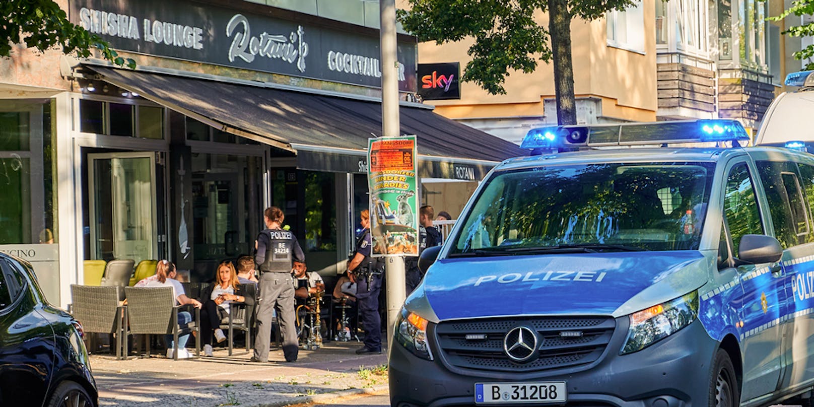Ein Polizeieinsatz bei einer Shisha-Bar in Berlin 2019.