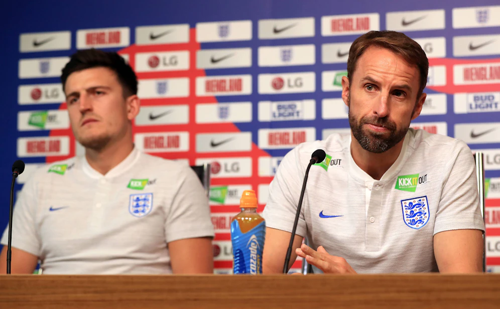 England-Teamchef Gareth Southgate (r.)
