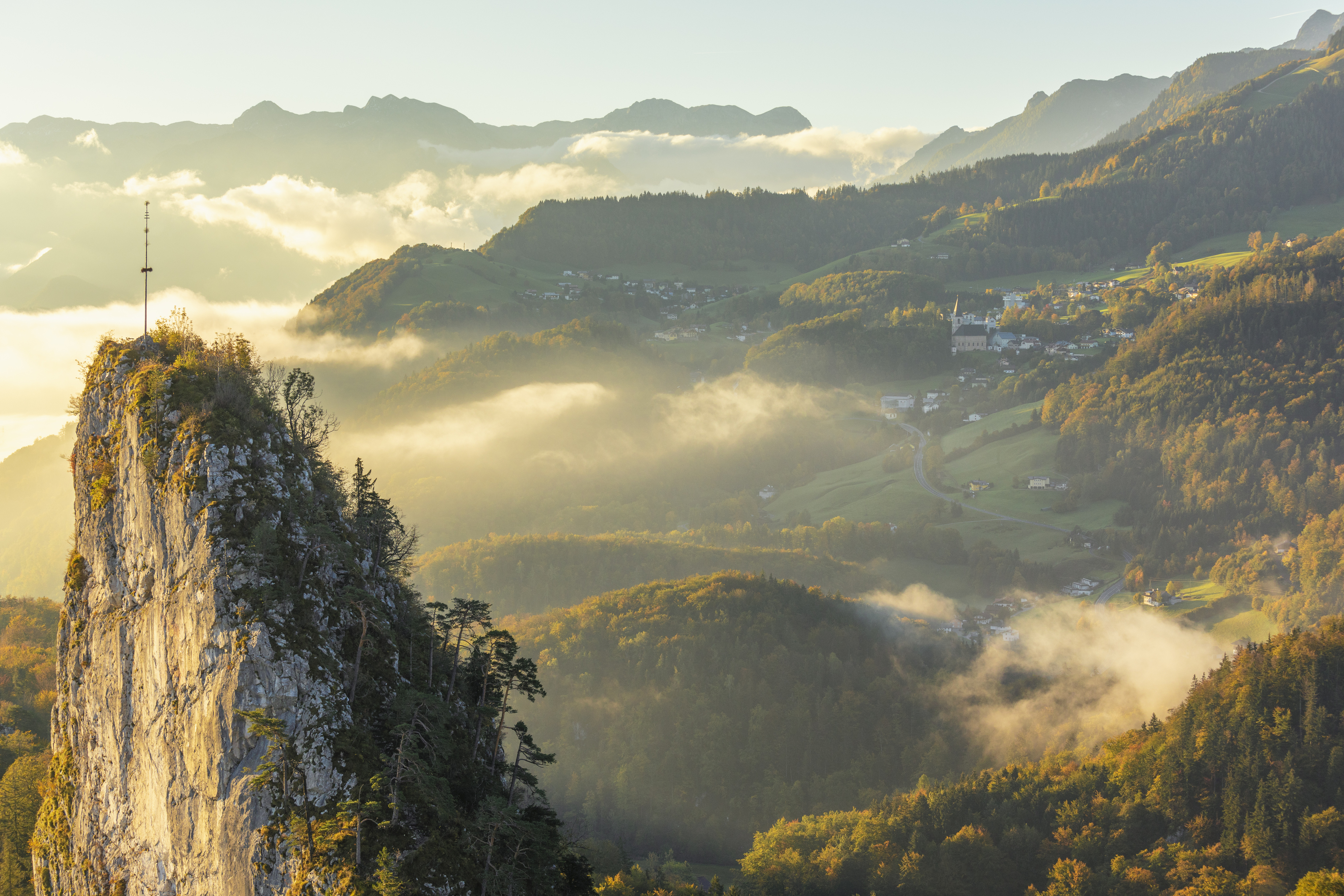 Bad Dürrnberg (Hallein) bei Sonnenaufgang an einem Herbstmorgen