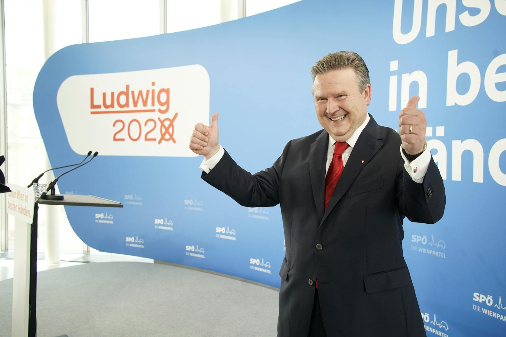 Mit einer Job- und Bildungsoffensive, Spekulationsstopp, "Kraftpaket" für Clubs und Ausbau des Gesundheitssystems will Ludwig am Wahlabend als Sieger hervorgehen.