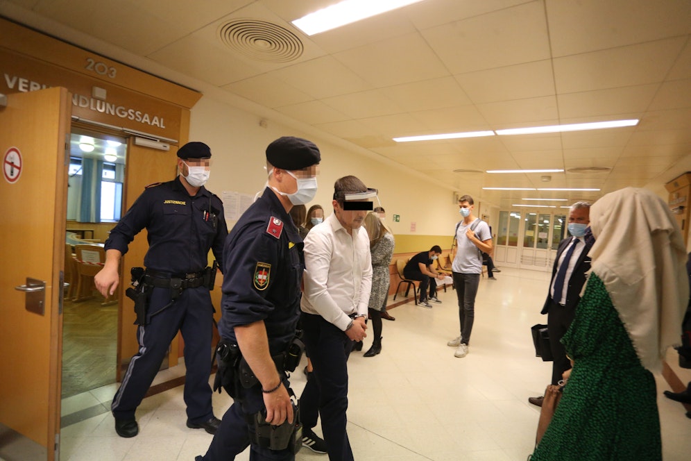 Der Täter wurde vor den Richter geführt.