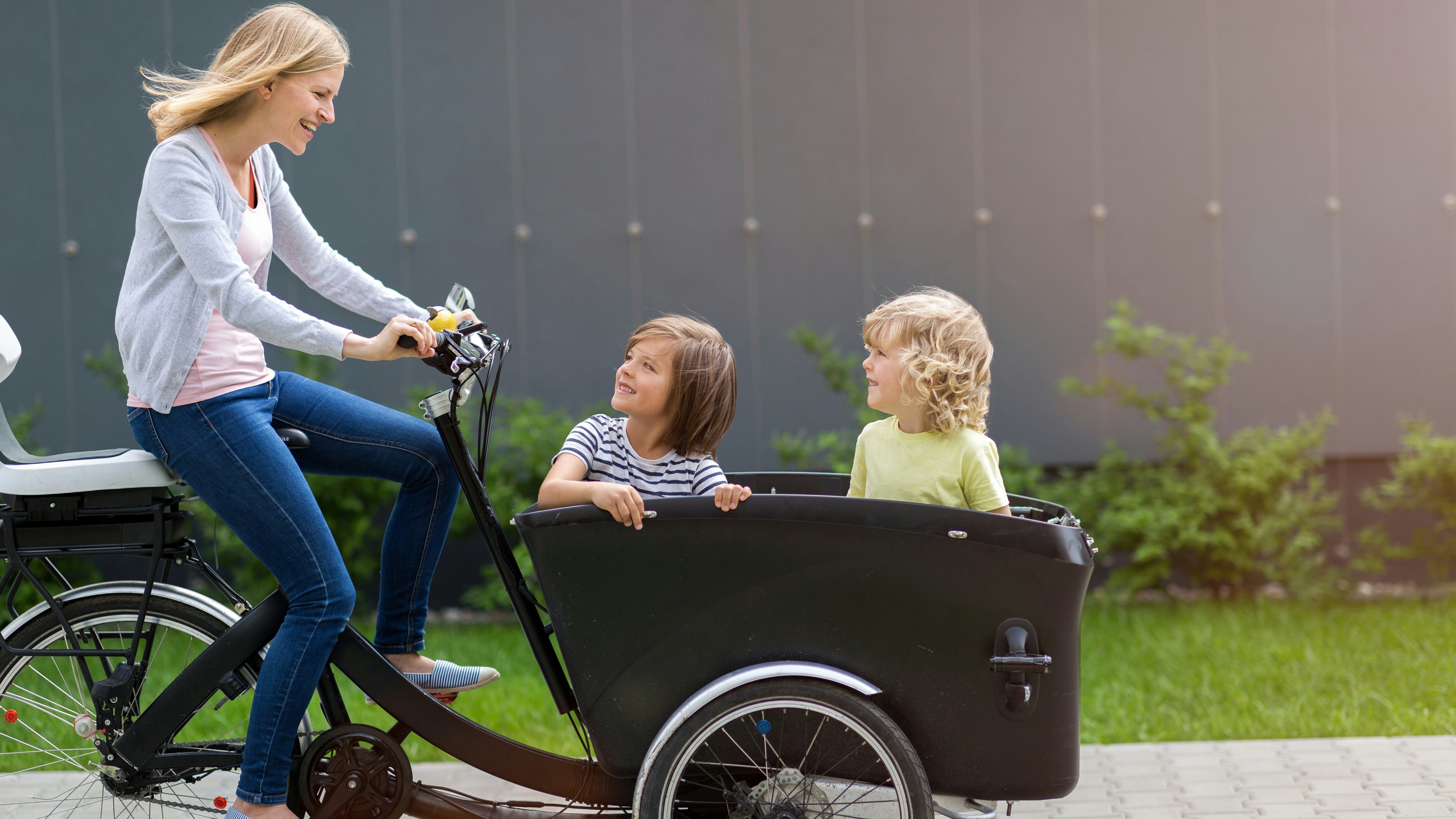 Lastenräder sind eine umweltfreundliche Alternative zum Auto.