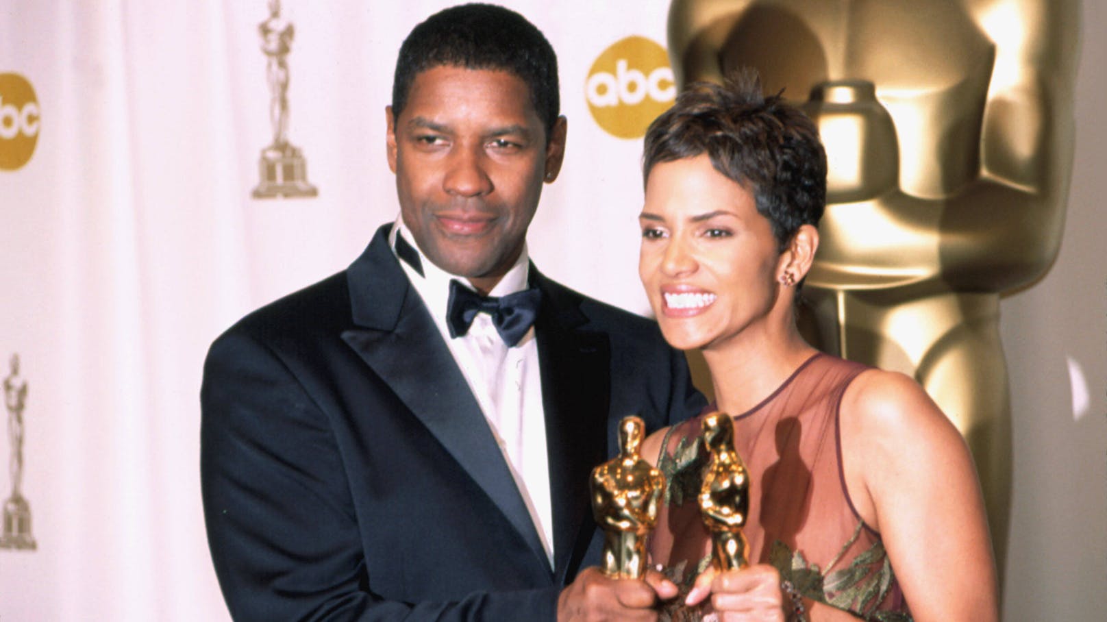 <strong>Denzel Washington </strong>und&nbsp;<strong>Halle Berry</strong> zählen zu den wenigen afro-amerikanischen Filmschaffenden, die mit einem Oscar ausgezeichnet wurden. Neue Regeln sollen künftig für mehr Diversität beim wichtigsten Filmpreis der Welt sorgen.