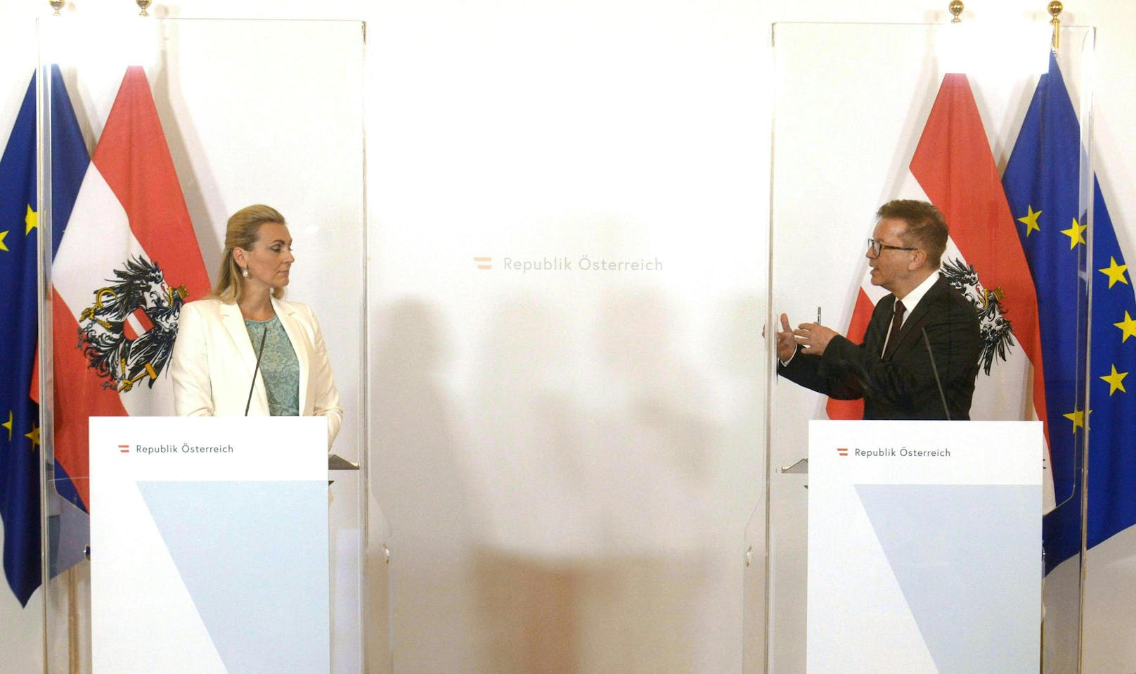 Familienministerin Christine Aschbacher (ÖVP) und Sozialminister Rudolf Anschober nach dem Ministerrat am 09.09.2020.