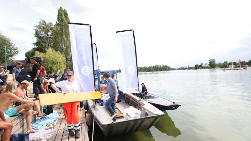 Das Impf-Team spritzt den Impfstoff aber nicht am Boot, sondern auf den Badeplätzen.
