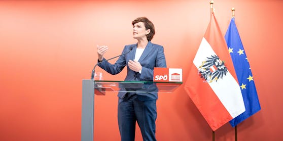 Pamela Rendi-Wagner im "Roten Foyer" am 16. Juli 2021