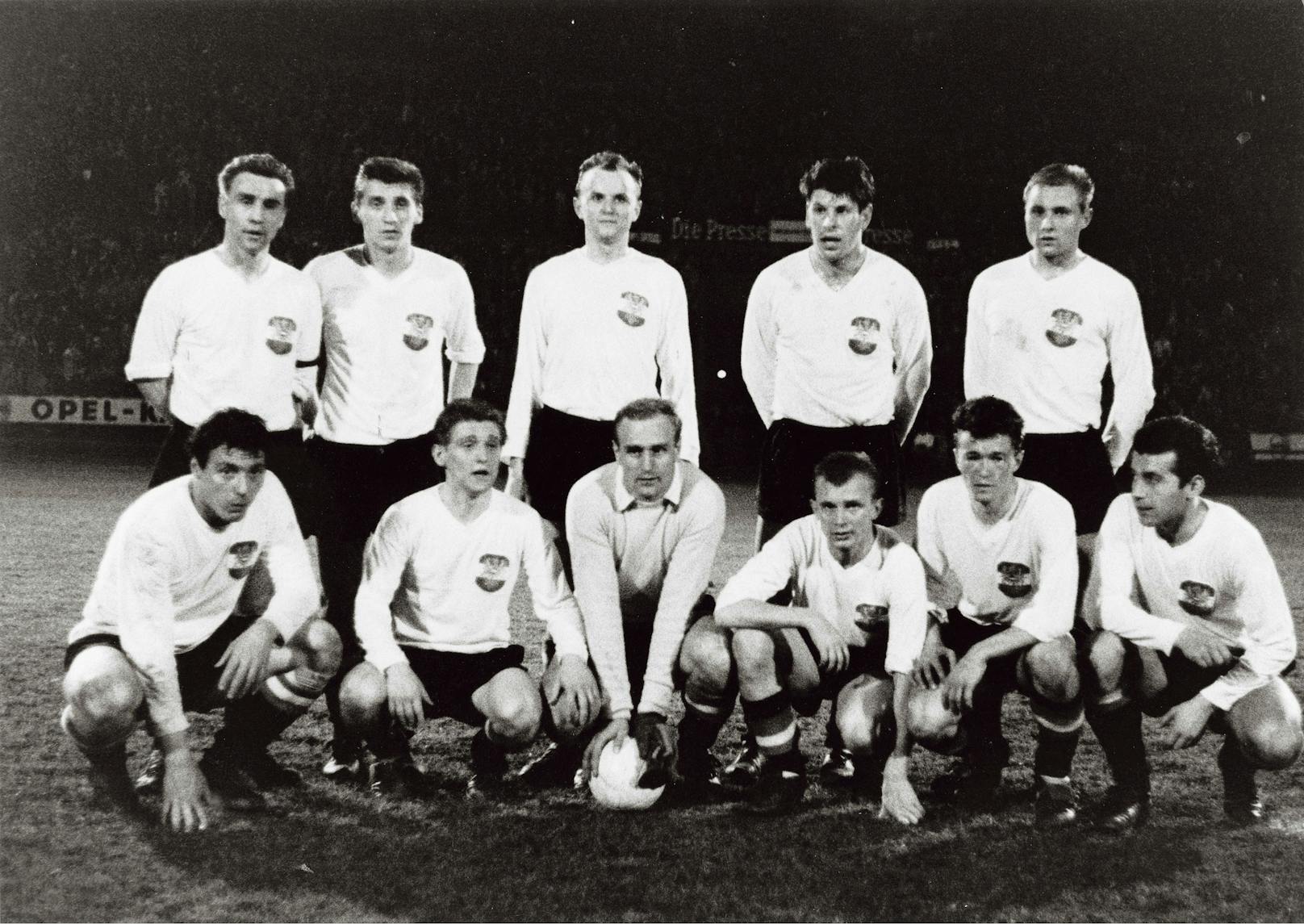 Erich Hasenkopf mit dem damaligen ÖFB-Team