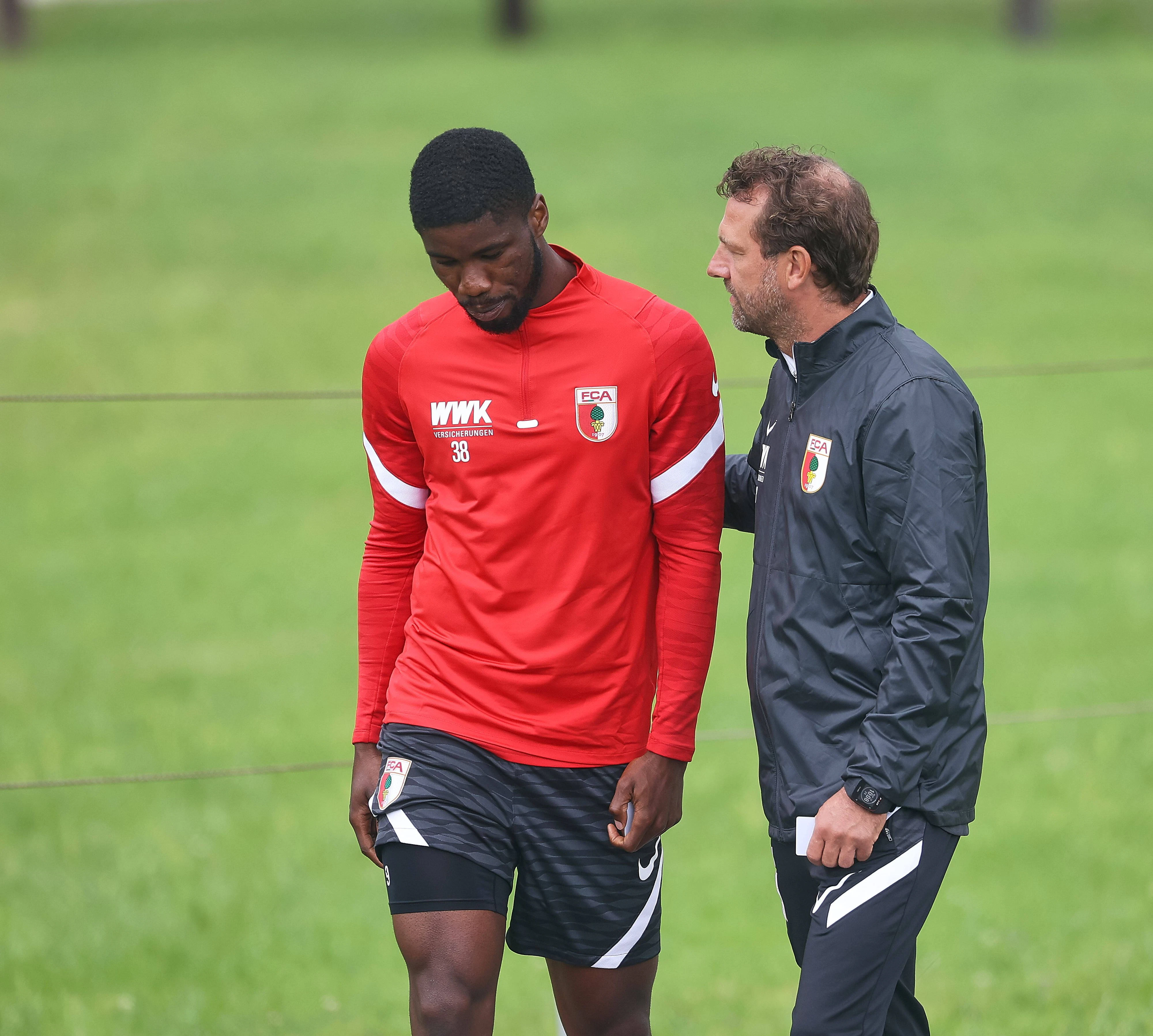 Kevin Danso ist nicht mehr im Teamcamp der Augsburger. 