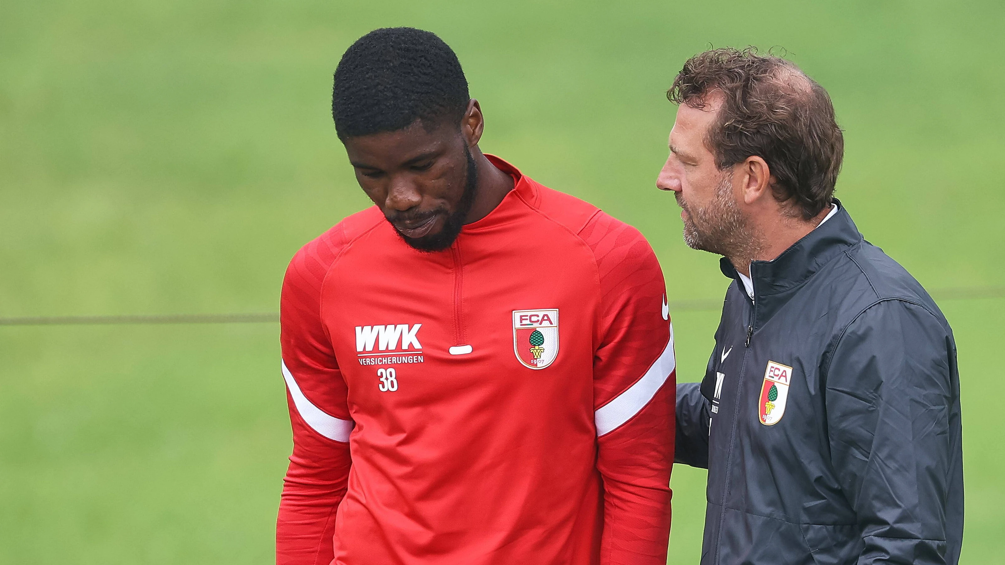 Kevin Danso ist nicht mehr im Teamcamp der Augsburger. 