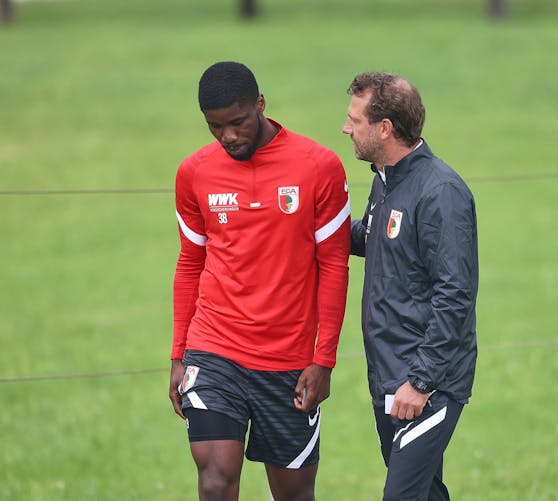 Kevin Danso ist nicht mehr im Teamcamp der Augsburger.