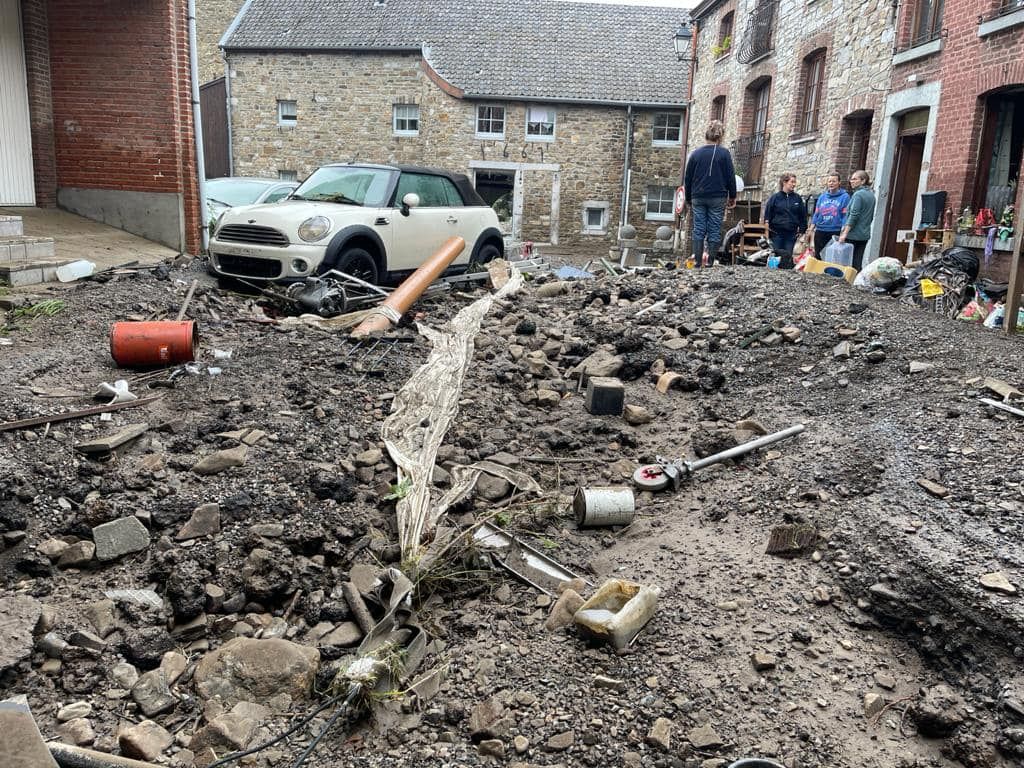 Die Wehren aus NÖ helfen in Lüttich.