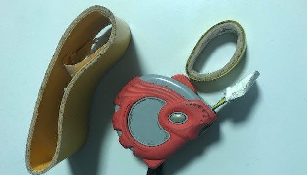 Bei dem Tatverdächtigen stellten die Polizisten präpariertes Tatwerkzeug sicher.