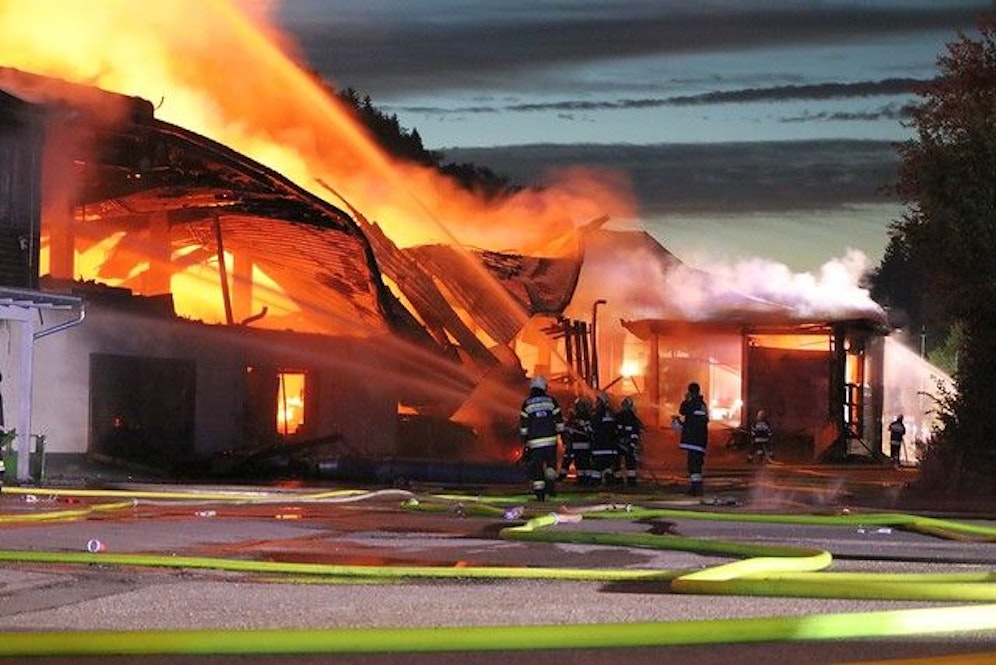 Bilder des Feuerwehr-Großeinsatzes im ECO-Park in Wernersdorf am 15. Juli 2021.