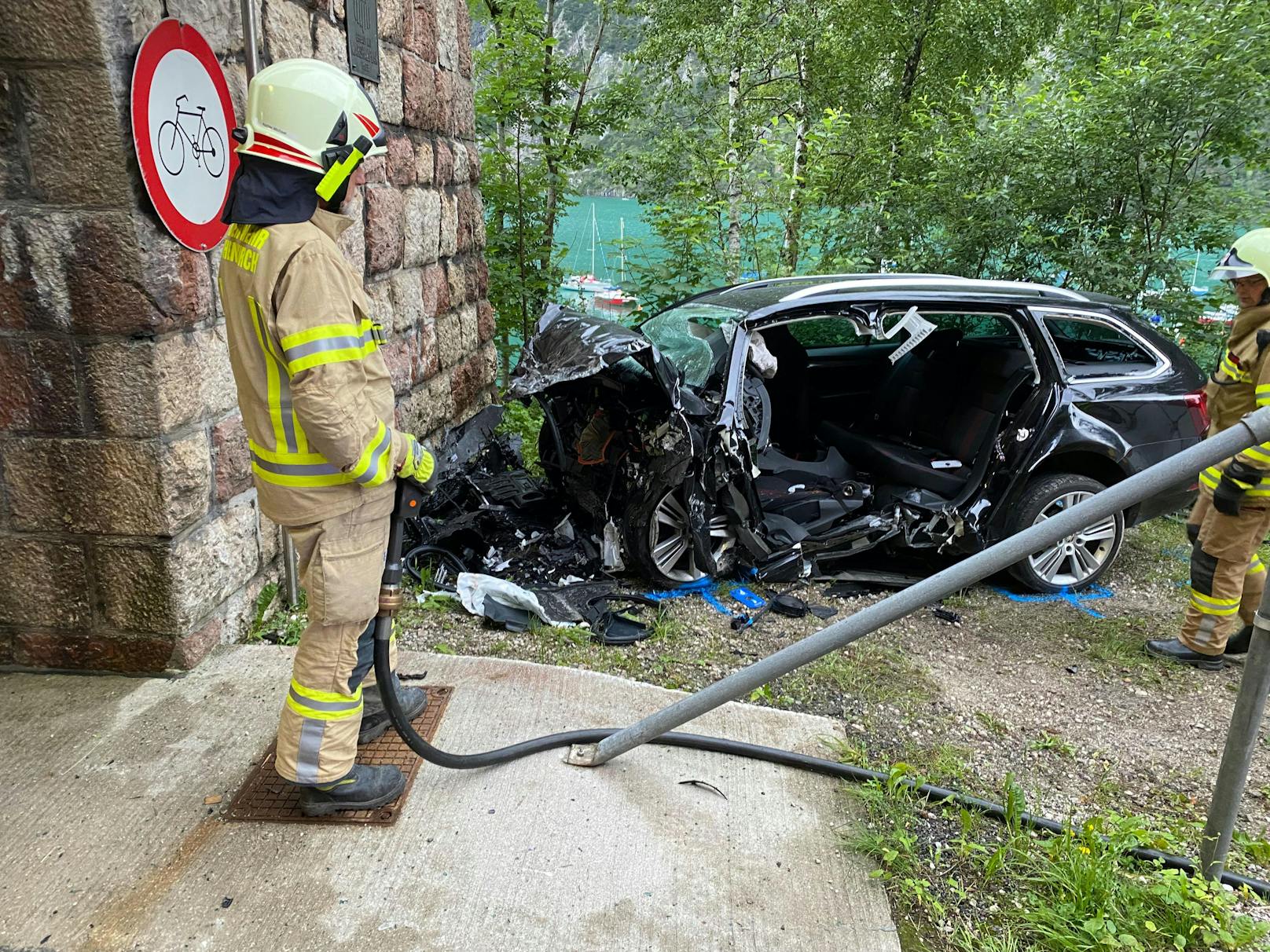 Für den 33-jährigen Autofahrer kam nach dem Crash in Achenkirch jede Hilfe zu spät.