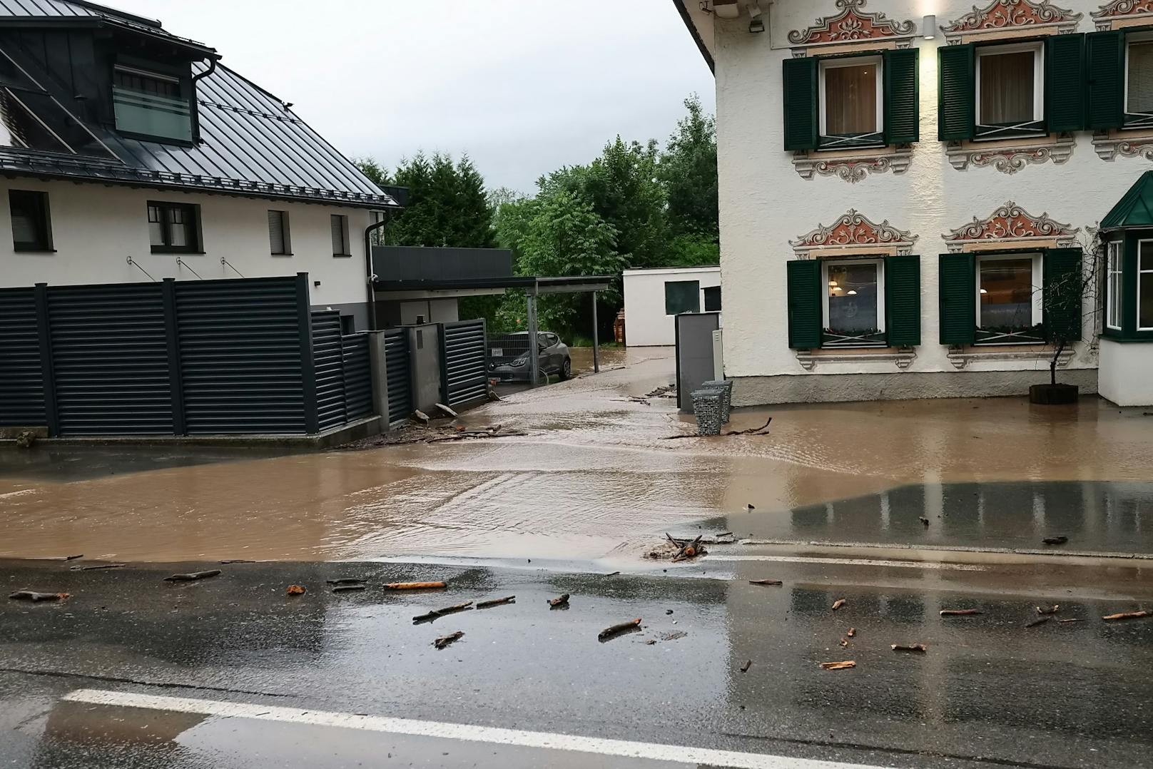 Muren, Überschwemmungen in Hallein – Starkregen sorgt in Salzburg für Verwüstung