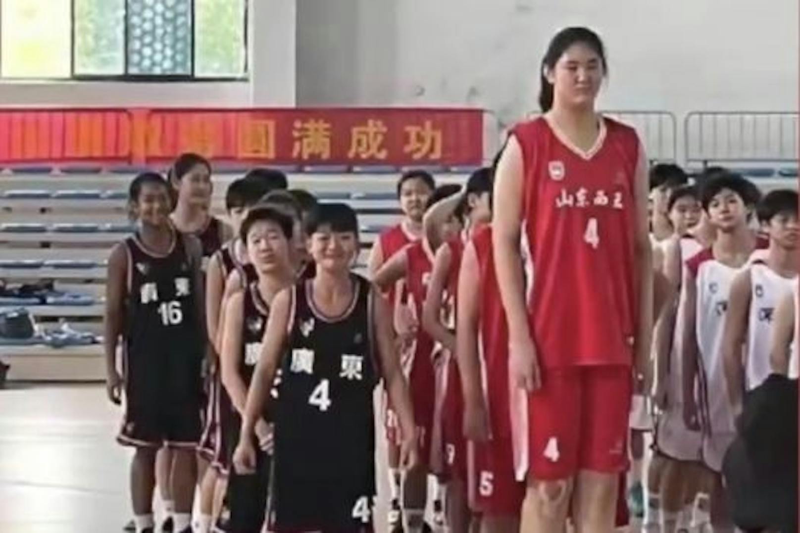 Zhang Ziyu überragt alle ihre Mitspielerinnen