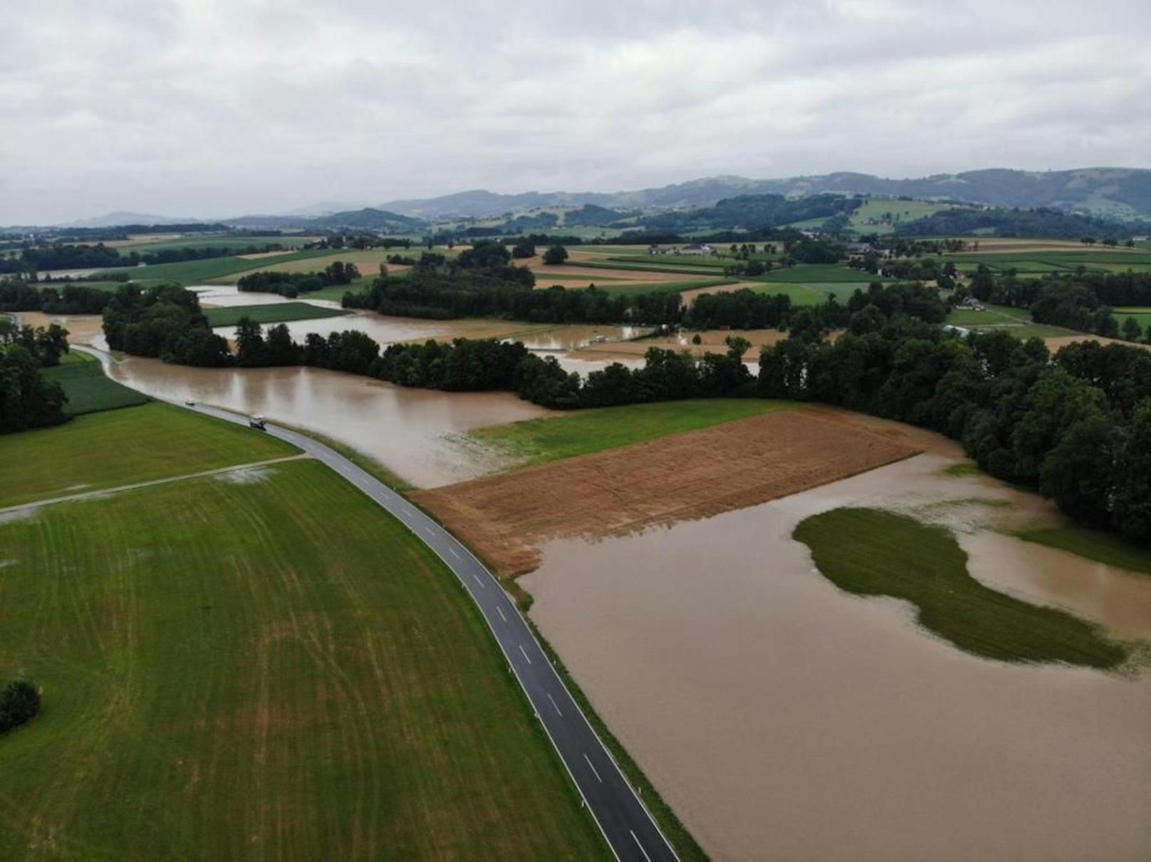 Luftaufnahmen zeigen Überflutungen in NÖ