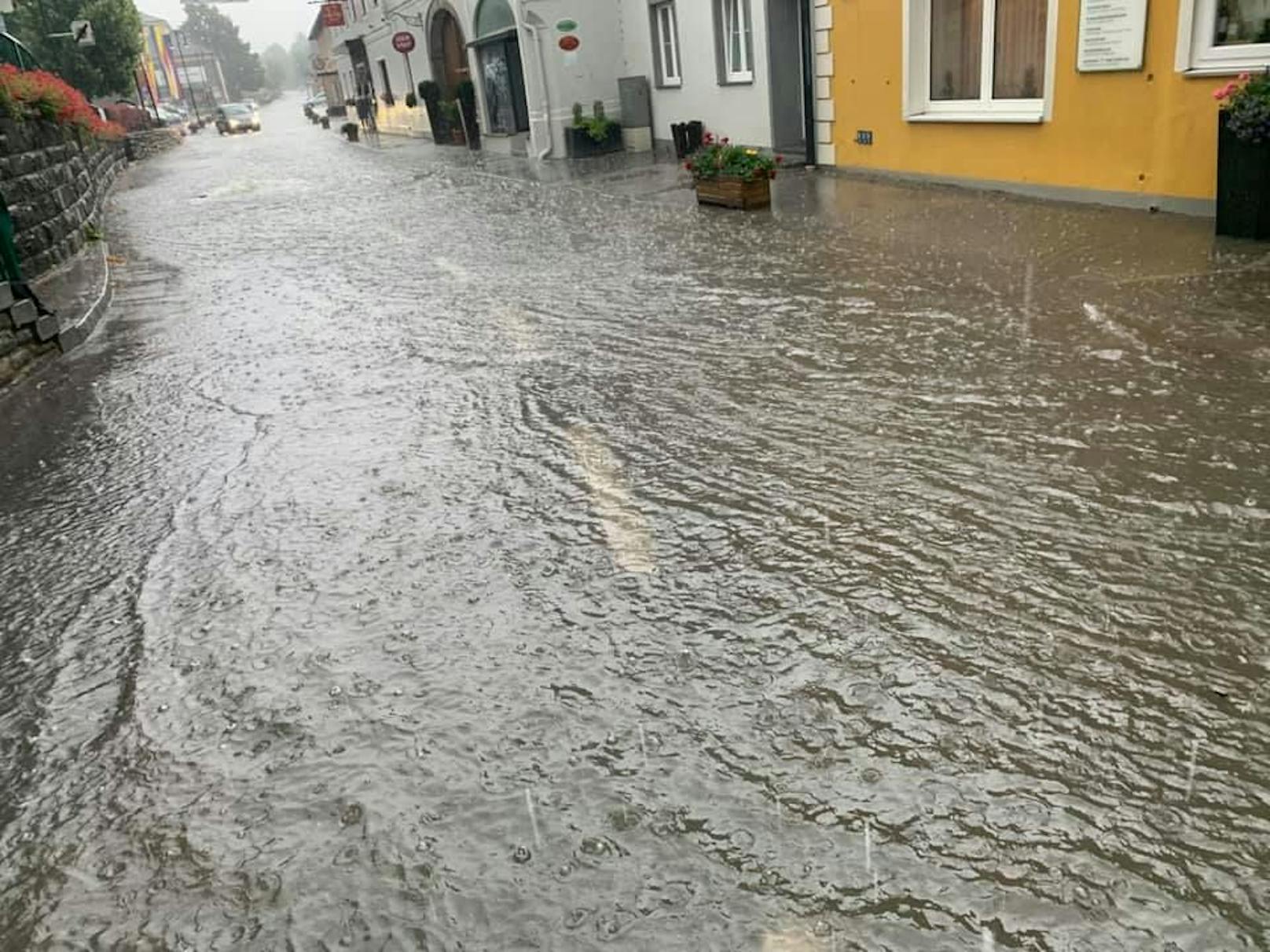 Die Straßen standen unter Wasser.