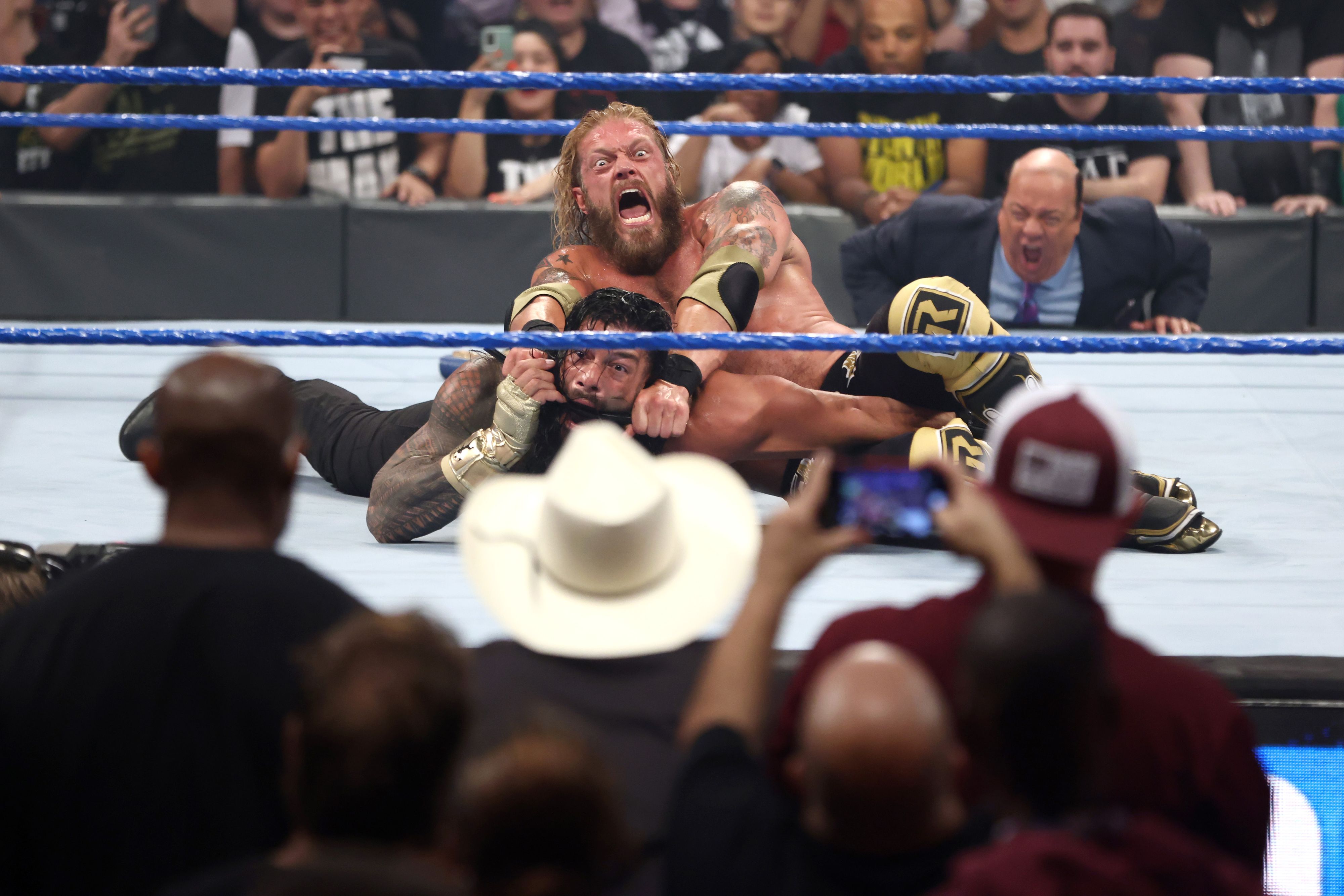 Edge gegen Roman Reigns