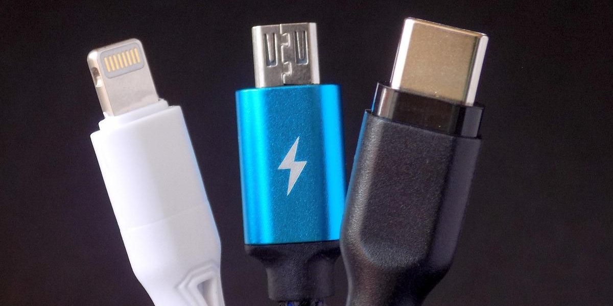 Welches Ladekabel brauchst du? Das ist je nach Smartphone unterschiedlich.