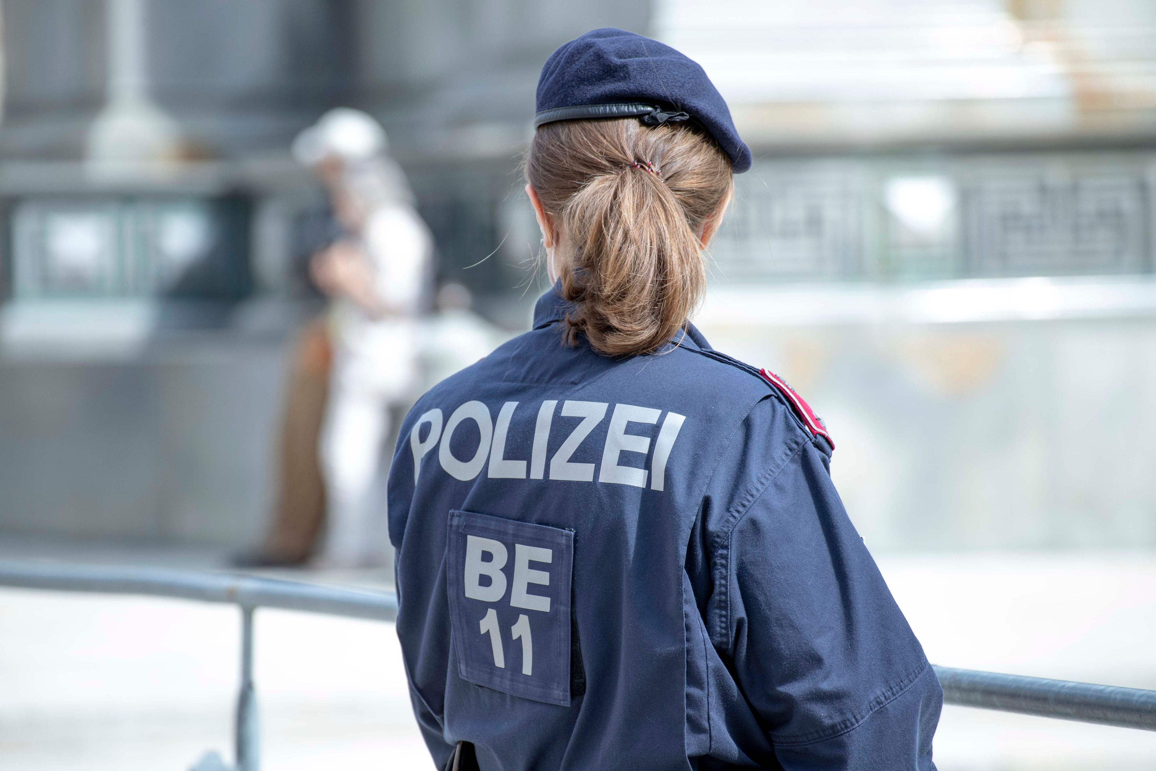 Ein abgebrochener Notruf führte die Polizei zu einem Fall von häuslicher Gewalt.