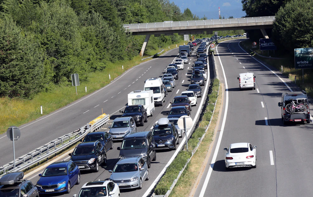 Der Urlauberreiseverkehr nimmt Fahrt auf.