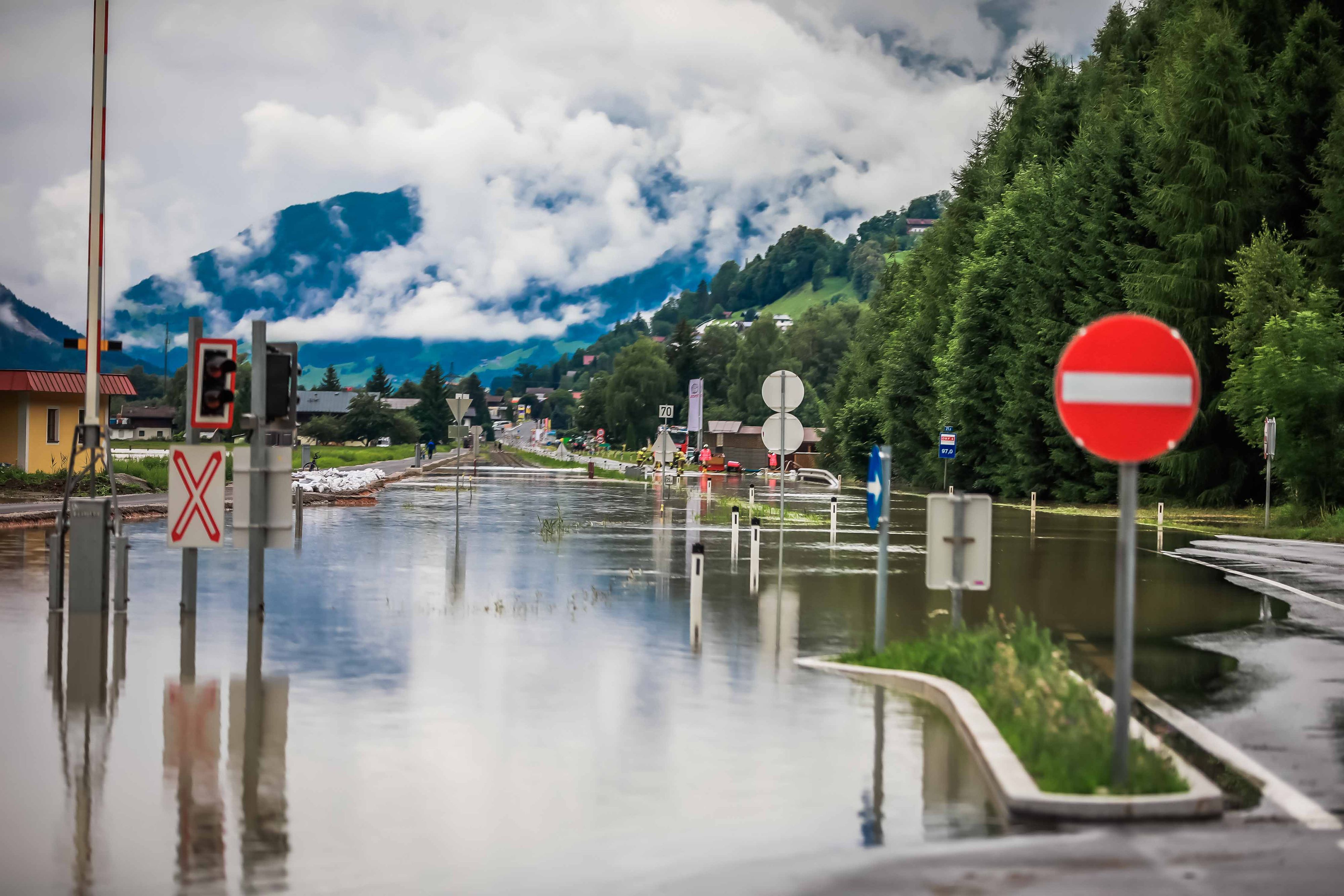 Nach Unwetter Sitzen Tausende Salzburger In Tal Fest | Heute.at