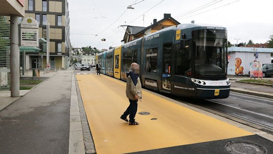 Diese Straße in Urfahr ist jetzt knallgelb.