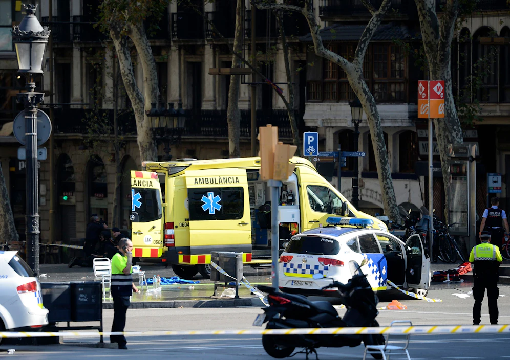 In Marbella (Spanien) musste die Rettung und die Polizei ausrücken, weil ein Pkw in eine Menschenmenge gerast ist. Symbolbild.