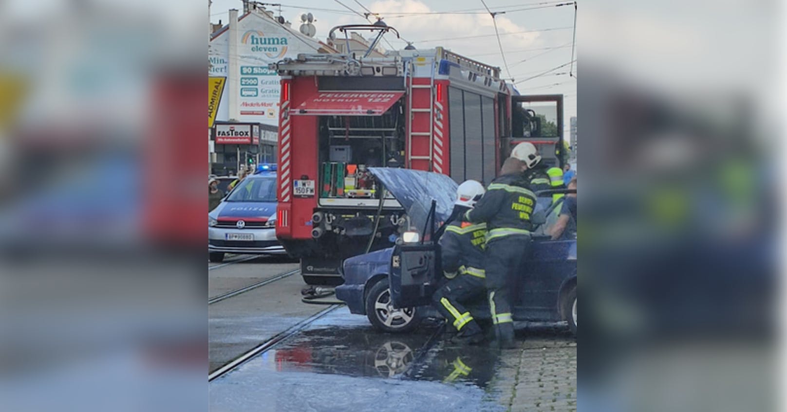 In Wien-Simmering entzündete sich ein Auto.