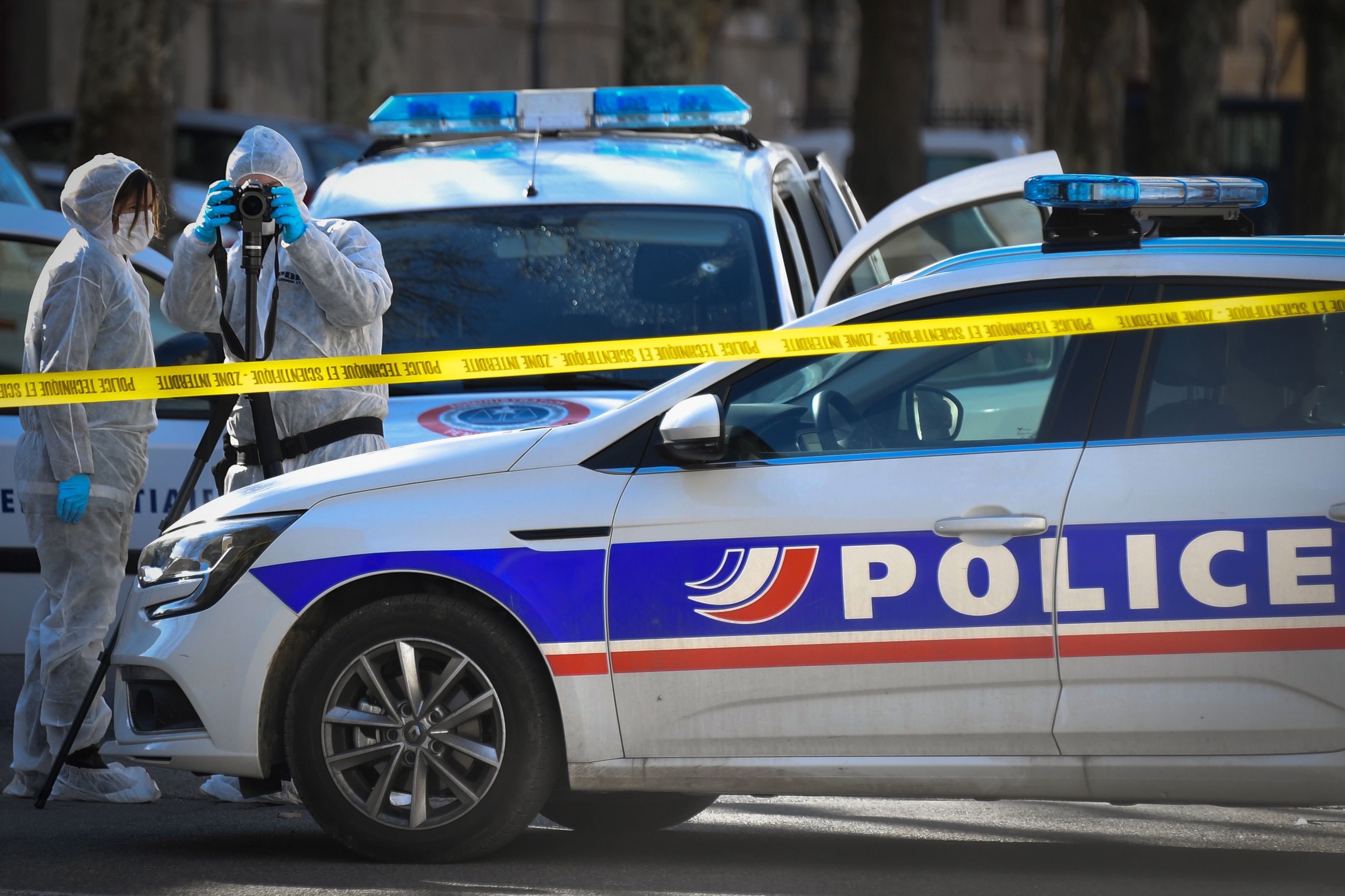 Polizeikräfte im Einsatz in der französischen Gemeinde Tarascon. Archivbild