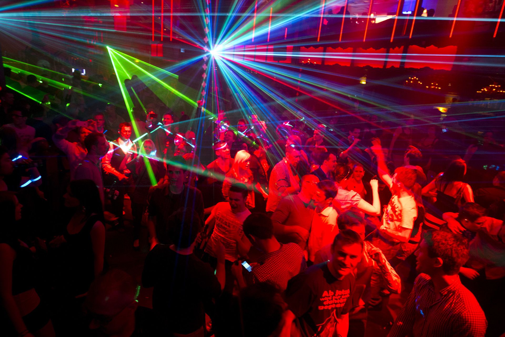 Clubbesuch nur mit Test oder Impfung.