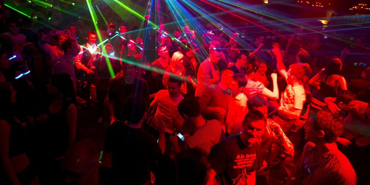 Delta-Alarm! CoV-Infizierter in Disco – Gäste gesucht - Vimarsana News